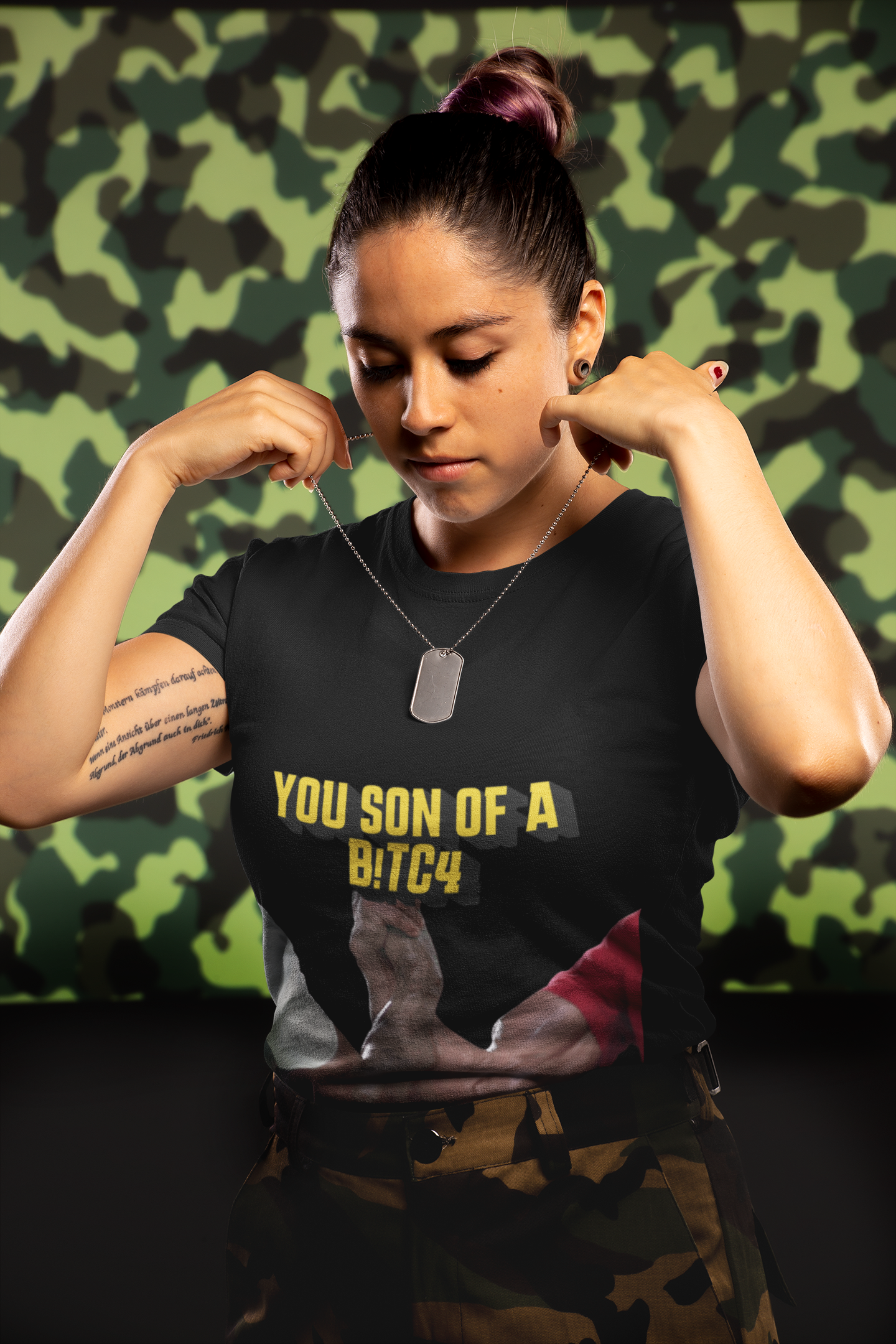 Predator Handshake T-Shirt - Iconic Arnold & Carl Scene